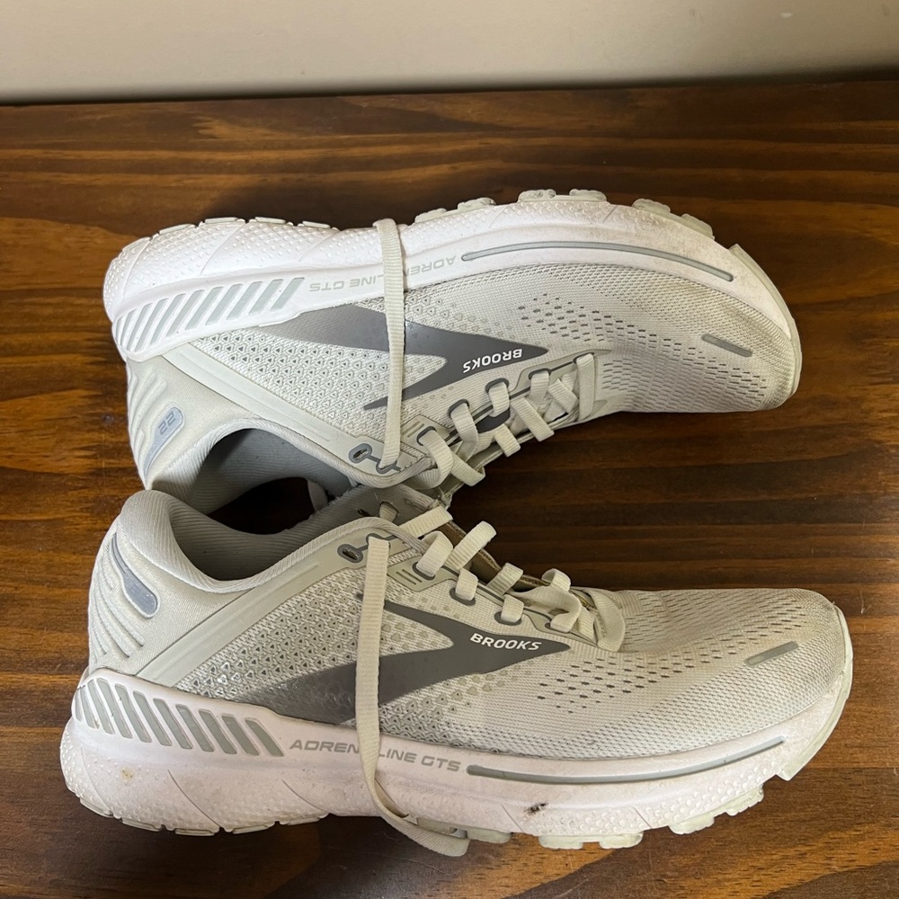 Brooks Womens White Adrenaline GTS 21 Athletic Running Shoes US 7.5 D WIDE - Picture 1 of 6